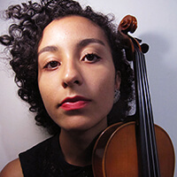 Camila Coelho - Professora de Violino