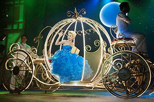 Cinderella dentro da carruagem