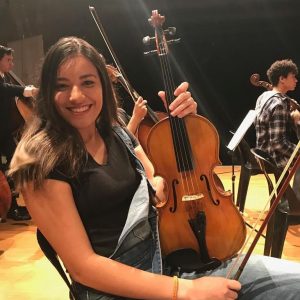 Cintia Campubri - Professora de viola e violino